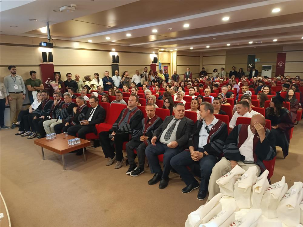 ESTÜ Mühendislik Fakültesinde Dereceye Giren Öğrencilere Hediye Takdim Töreni Gerçekleştirildi
